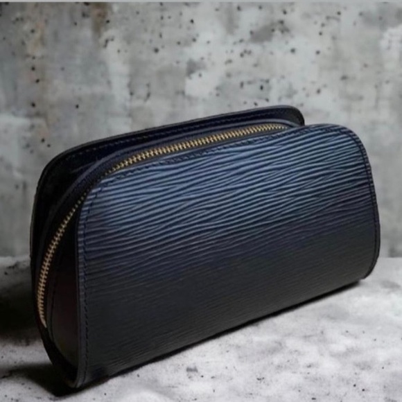 ⭐️ SOLD ⭐️ LOUIS VUITTON Epi Dauphine 17 Cosmetic Pouch - Picture 1 of 6